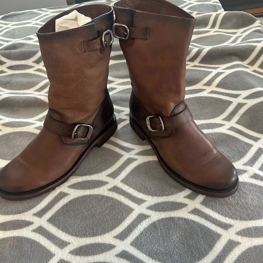 Frye, Veronica Short Slouchy Boot, 8.5, Stone - Tonara
